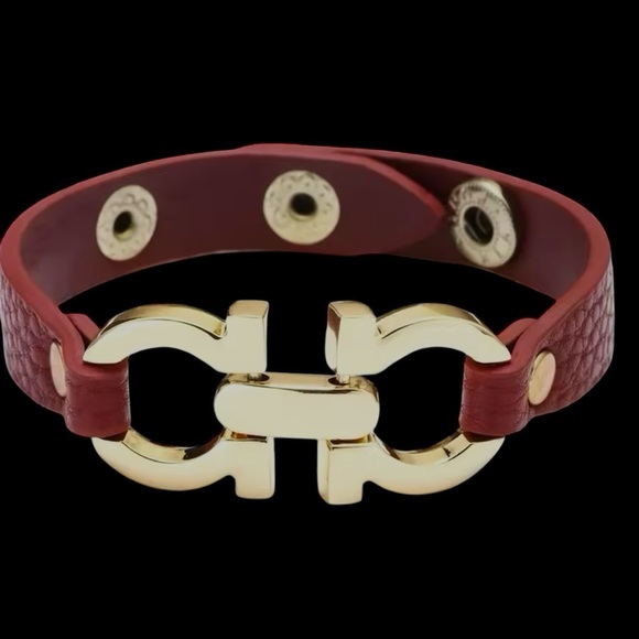 Jewelry - SUPER CHIC DARK RED LEATHER AND GOLD SNAP BRACELET